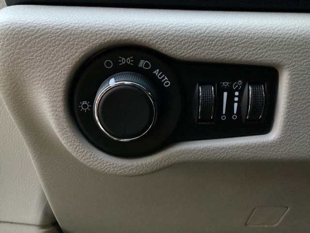 Chrysler Voyager  2023