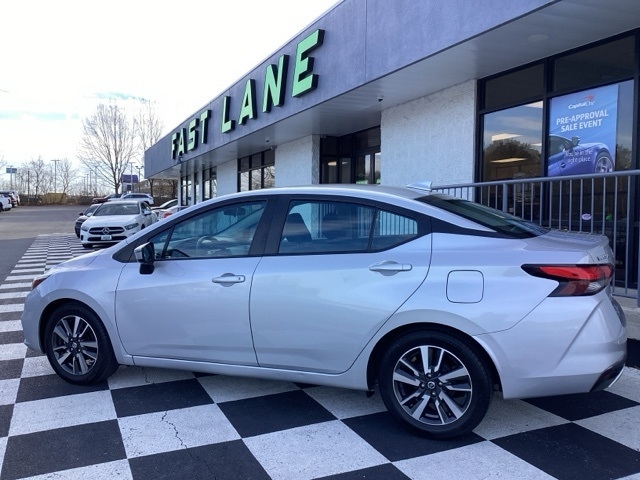 Nissan Versa  2021