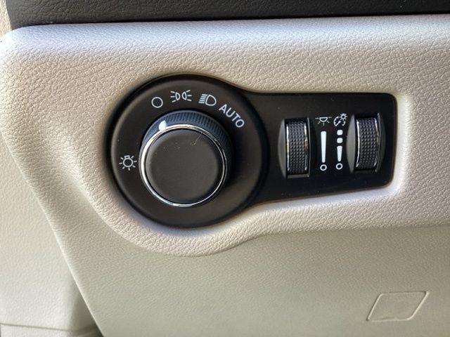 Chrysler Voyager  2023