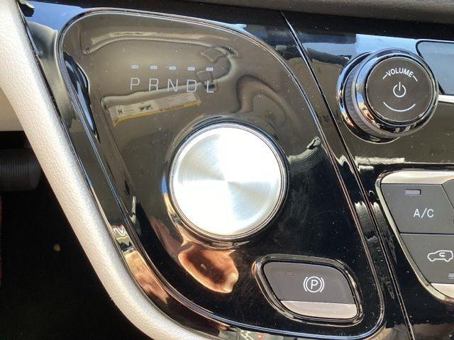 Chrysler Voyager  2023