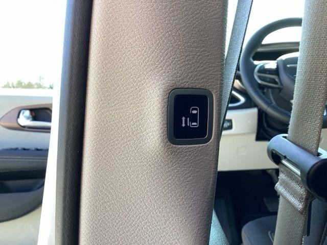 Chrysler Voyager  2023