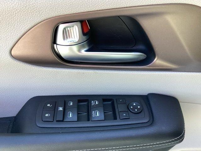 Chrysler Voyager  2023