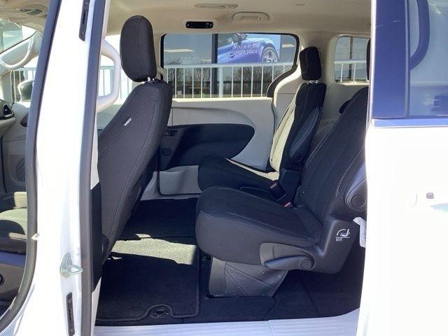 Chrysler Voyager  2023
