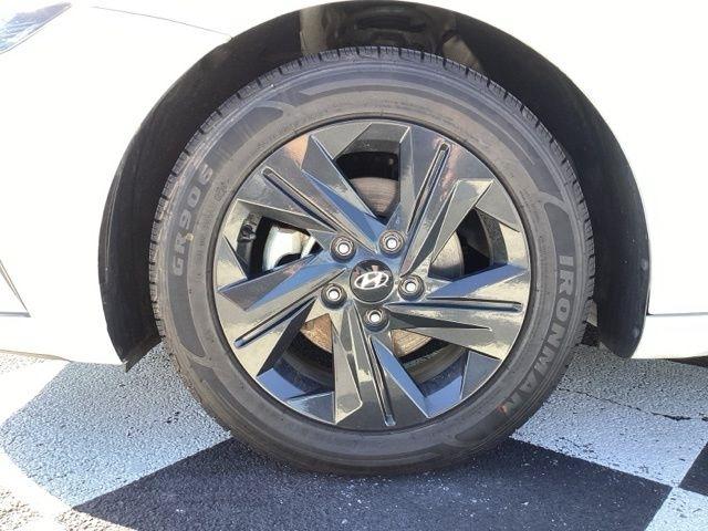 Hyundai Elantra  2023