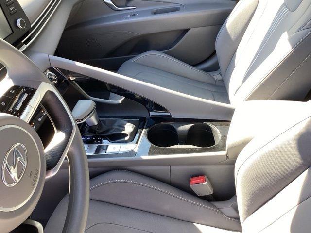 Hyundai Elantra  2023