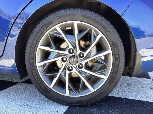 Hyundai Elantra  2020