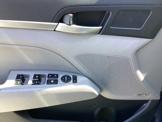 Hyundai Elantra  2020