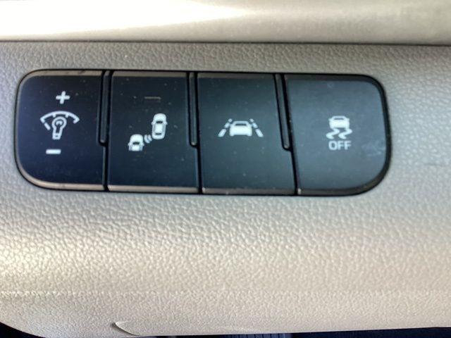 Hyundai Elantra  2020