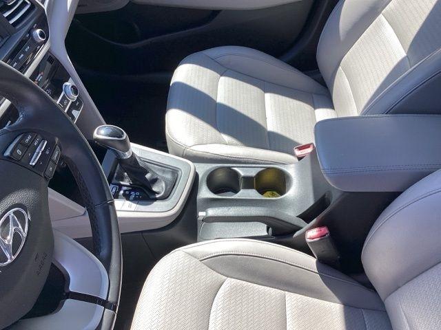 Hyundai Elantra  2020