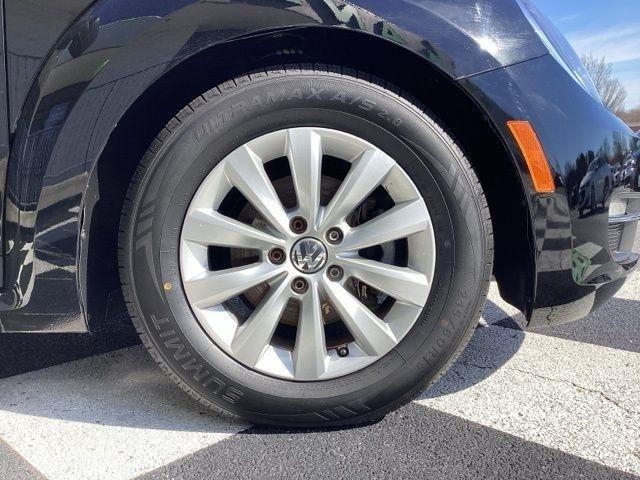 Volkswagen Beetle  2016