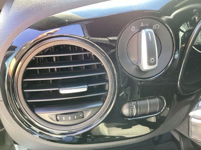 Volkswagen Beetle  2016