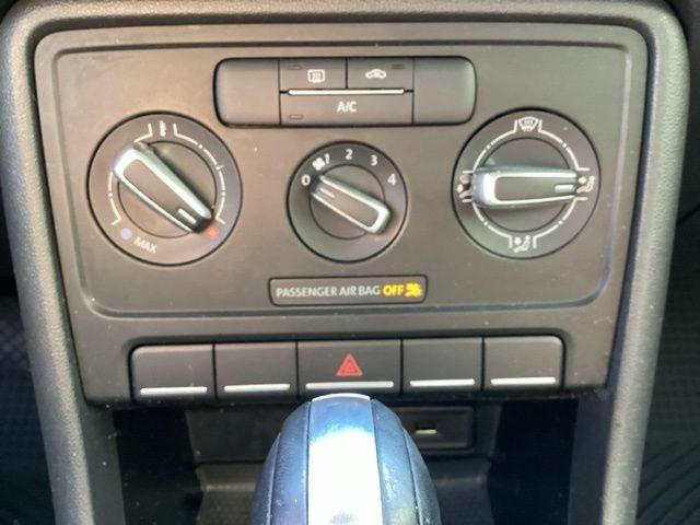 Volkswagen Beetle  2016