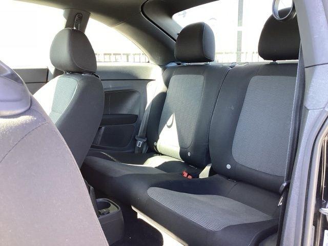 Volkswagen Beetle  2016