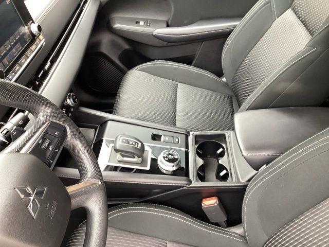 Mitsubishi Outlander  2024