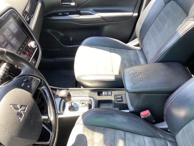 Mitsubishi Outlander  2020