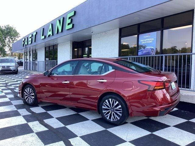 Nissan Altima  2024