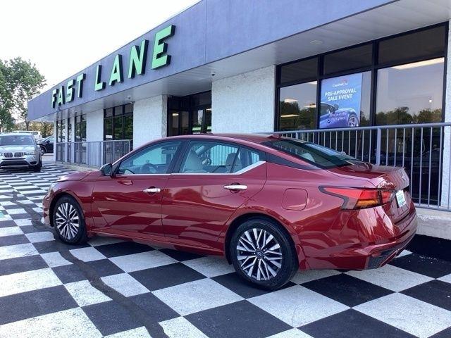 Nissan Altima  2024