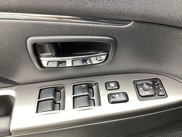 Mitsubishi Outlander Sport  2024