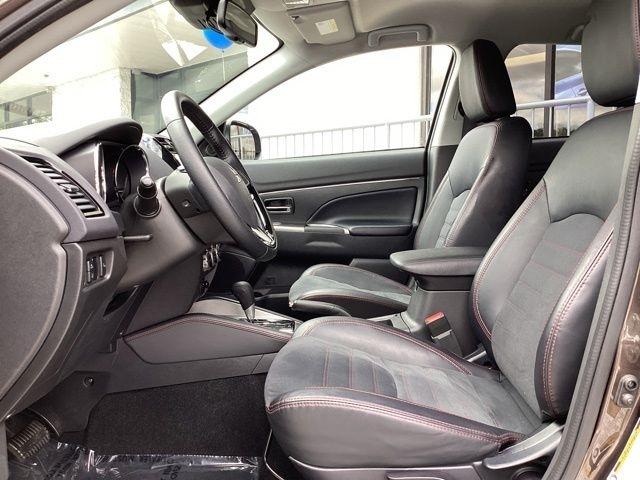 Mitsubishi Outlander Sport  2024