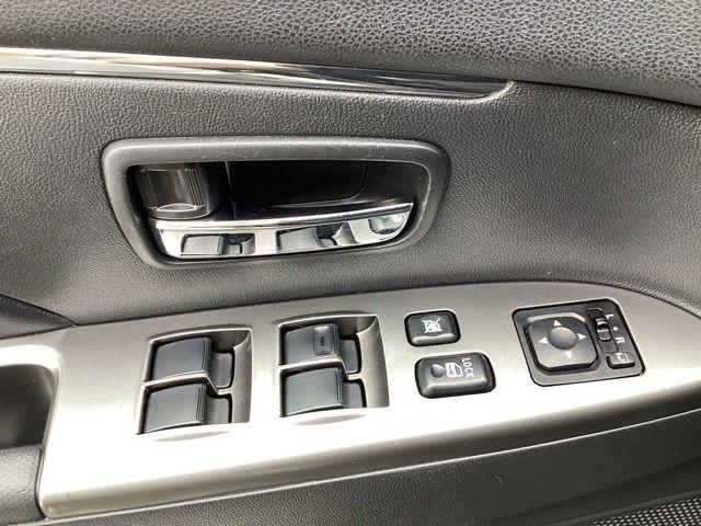 Mitsubishi Outlander Sport  2024