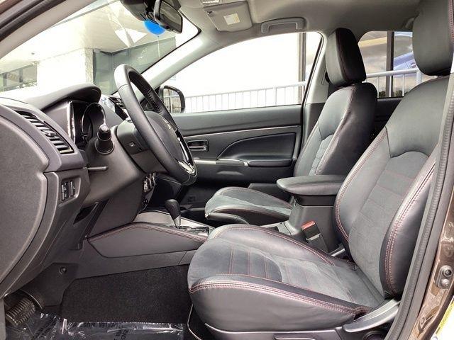 Mitsubishi Outlander Sport  2024