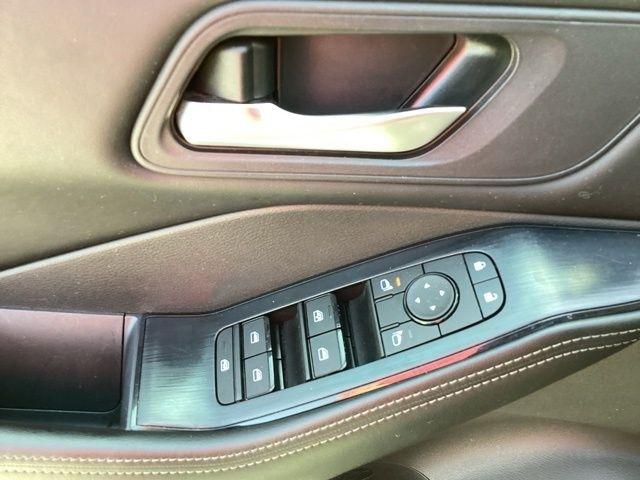 2025 Nissan Rogue SV - Photo 15