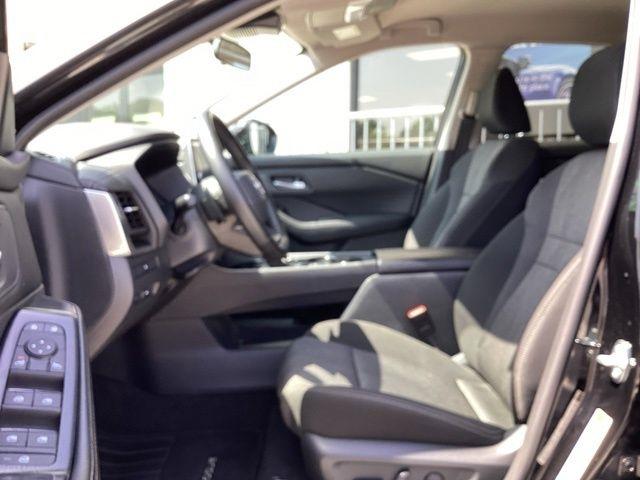2025 Nissan Rogue SV - Photo 27