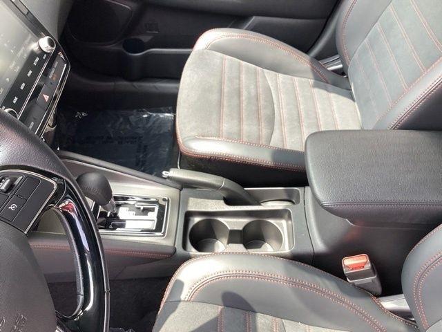 Mitsubishi Outlander Sport  2026