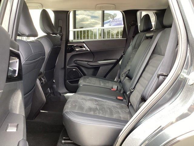 Mitsubishi Outlander  2025