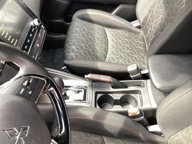 Mitsubishi Outlander Sport  2025