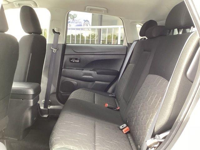 Mitsubishi Outlander Sport  2025