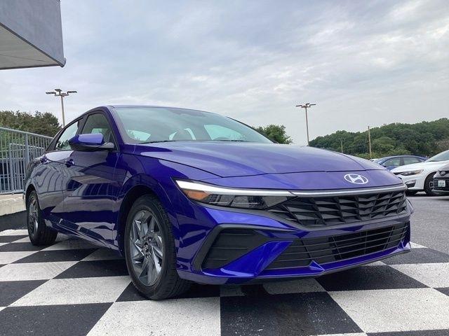 Hyundai Elantra  2024