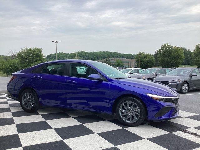 Hyundai Elantra  2024