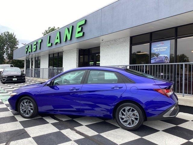 Hyundai Elantra  2024