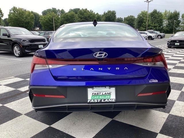 Hyundai Elantra  2024