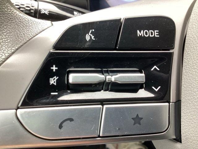 Hyundai Elantra  2024