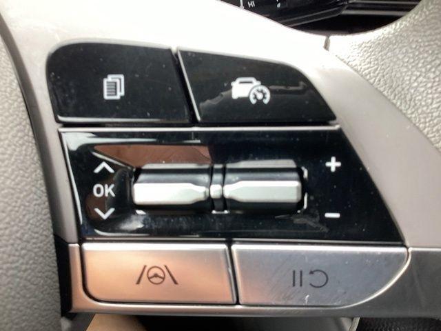 Hyundai Elantra  2024