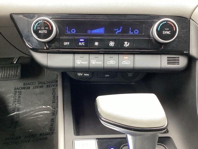 Hyundai Elantra  2024