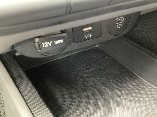 Hyundai Elantra  2024