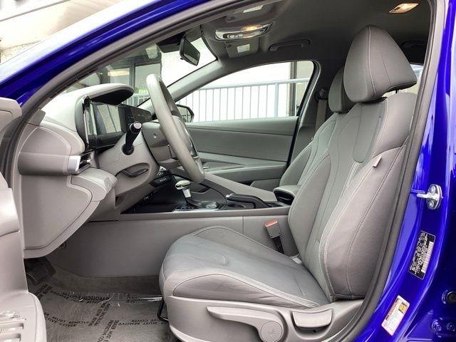 Hyundai Elantra  2024
