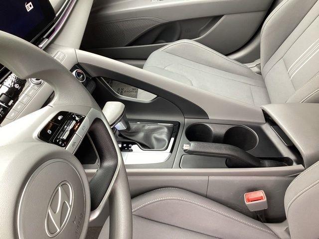 Hyundai Elantra  2024