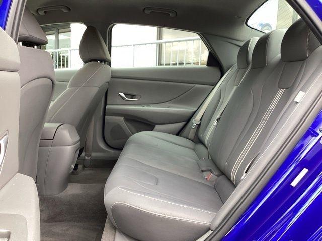 Hyundai Elantra  2024