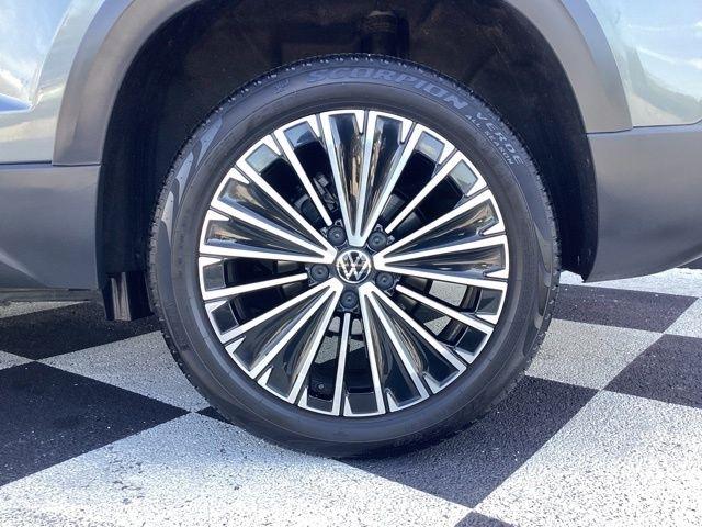 Volkswagen Taos  2025