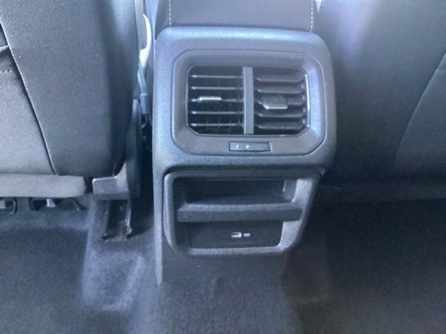 Volkswagen Taos  2025