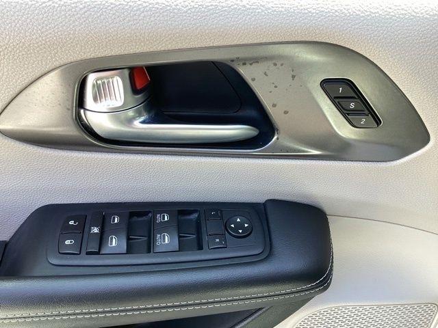 Chrysler Pacifica Hybrid  2023