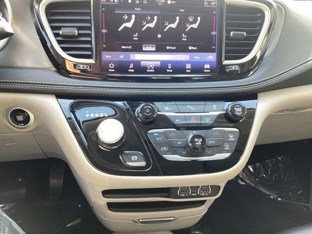 Chrysler Pacifica Hybrid  2023