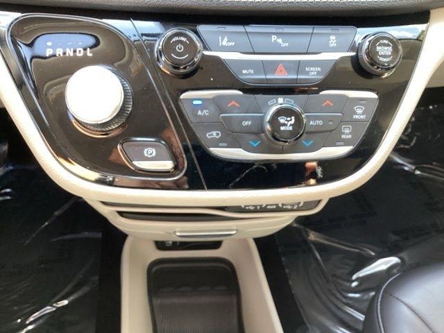 Chrysler Pacifica Hybrid  2023
