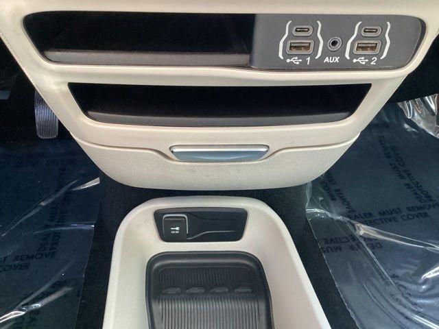 Chrysler Pacifica Hybrid  2023