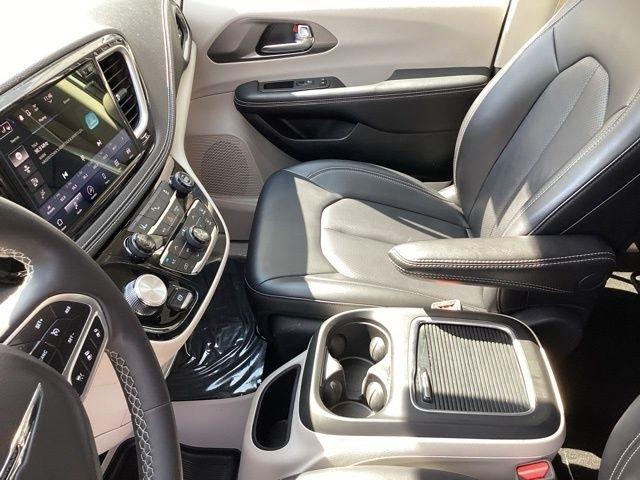 Chrysler Pacifica Hybrid  2023