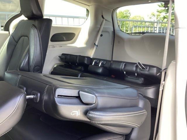 Chrysler Pacifica Hybrid  2023